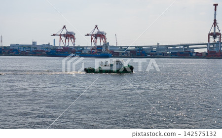 Ships sailing through the harbor 142575132