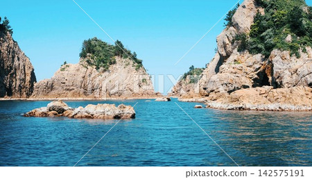 從觀光船上看到的島嶼 從觀光船上看到的島嶼 142575191