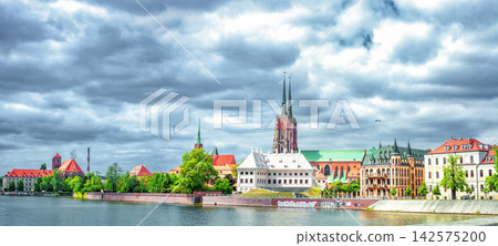 Summer panorama of Wroclaw old town with buildings, churches, river Oder by blue sky in Poland 142575200