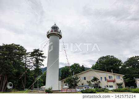 俯瞰陸奧灣的平館燈塔:位於青森縣平館市,是一座可以攀登的燈塔。 俯瞰陸奧灣的平館燈塔:位於青森縣平館市,是一座可以攀登的燈塔。 142575214