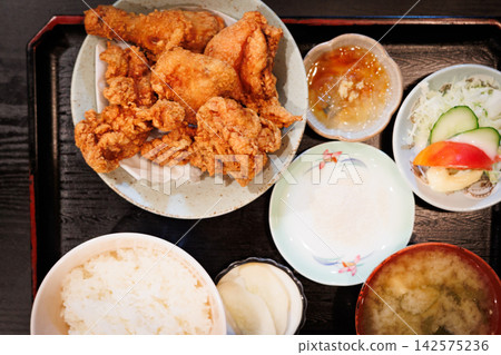 Fried chicken set meal at a retro Showa-era diner in Hachinohe City, Aomori Prefecture Fried chicken set meal at a retro Showa-era diner in Hachinohe City, Aomori Prefecture 142575236