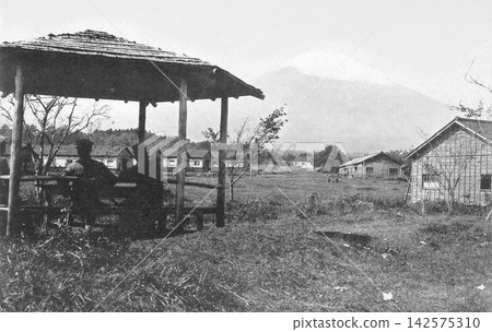 Old photograph, 1918-1933, Gotemba City, Shizuoka Prefecture, Mount Fuji viewed from Itazuma Stable. Old photograph, 1918-1933, Gotemba City, Shizuoka Prefecture, Mount Fuji viewed from Itazuma Stable. 142575310
