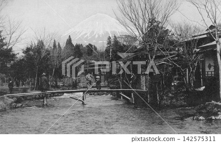 Old photograph, 1918-1933, Mount Fuji as seen from Fujisan Hongu Sengen Taisha Shrine, Fujinomiya City, Shizuoka Prefecture. Old photograph, 1918-1933, Mount Fuji as seen from Fujisan Hongu Sengen Taisha Shrine, Fujinomiya City, Shizuoka Prefecture. 142575311