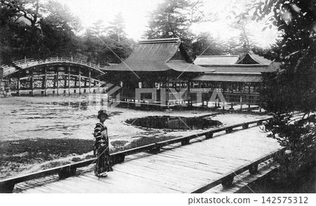 Old photograph, 1918-1933, Itsukushima Shrine, Miyajima, Hiroshima: Mirror Pond and Arched Bridge Old photograph, 1918-1933, Itsukushima Shrine, Miyajima, Hiroshima: Mirror Pond and Arched Bridge 142575312