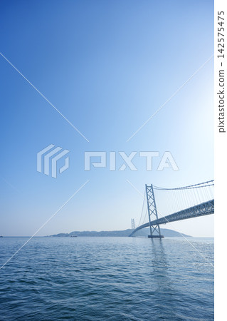 A view of the Akashi Kaikyo Bridge 142575475