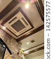 The store features warm lighting, a wood-toned ceiling design, and ceiling-mounted cassette air conditioning. 142575577