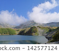 立山山脈籠罩在雲霧之中。 142577124