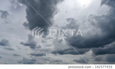 多雲的天空 多雲的天空 142577459