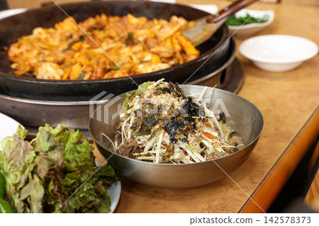 Traditional Korean Cold Buckwheat Noodle Makguksu Traditional Korean Cold Buckwheat Noodle Makguksu 142578373
