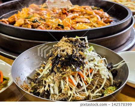 Traditional Korean Cold Buckwheat Noodle Makguksu Traditional Korean Cold Buckwheat Noodle Makguksu 142578399