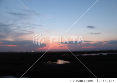 Venetian Lagoon sunset with pink clouds and water reflection 142579587