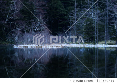 Kamikochi and Myojin Pond in early winter Kamikochi and Myojin Pond in early winter 142579855