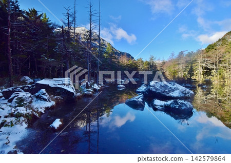 Kamikochi and Myojin Pond in early winter Kamikochi and Myojin Pond in early winter 142579864