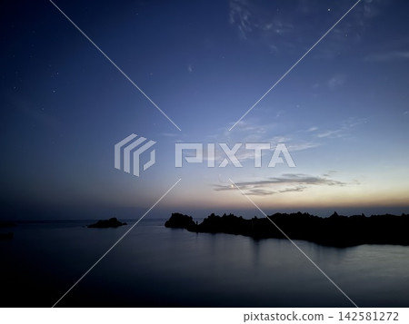 魔幻時刻的平靜海面 魔幻時刻的平靜海面 142581272
