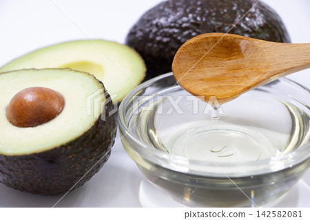 avocado oil avocado oil 142582081