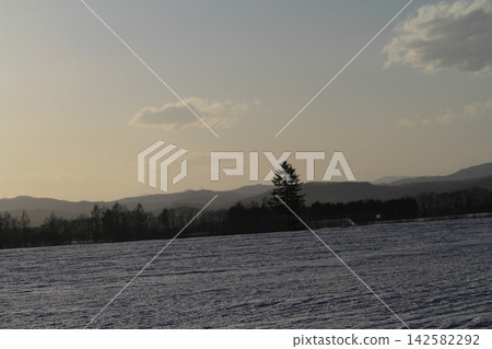The breathtaking winter scenery of the East Okhotsk Scenic Byway The breathtaking winter scenery of the East Okhotsk Scenic Byway 142582292