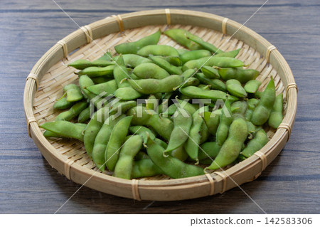 Tea beans Tea beans 142583306