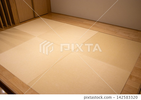 Raised tatami room Raised tatami room 142583320