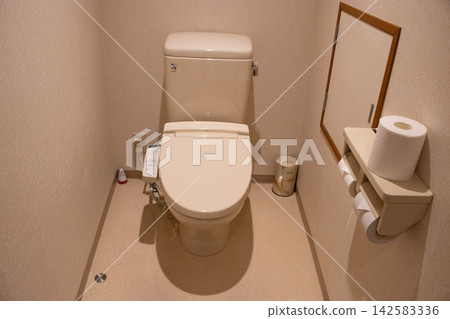 toilet toilet 142583336