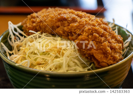 Sauce and bowls Sauce and bowls 142583363