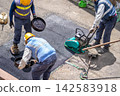 Asphalt paving, paving work, surface work, smoothing, compaction, plate compactor, vibratory compactor 142583918