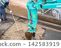 Subgrade preparation before asphalt paving: crushed stone, leveling, spreading, compaction, rake, paving rake. 142583919