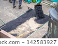 Asphalt paving, paving work, asphalt mixture spreading and leveling, hydraulic excavator, backhoe, paving rake, surface work. 142583927