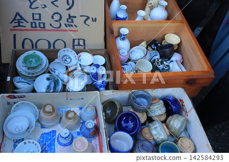 Tableware displayed at an antique market Tableware displayed at an antique market 142584293