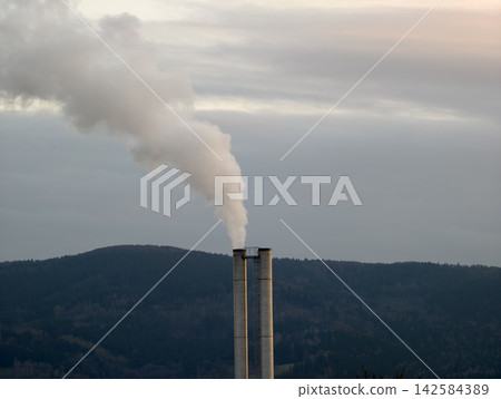 Fossil fuel emissions over countryside. Air quality and energy consumption in landscape scenes Fossil fuel emissions over countryside. Air quality and energy consumption in landscape scenes 142584389