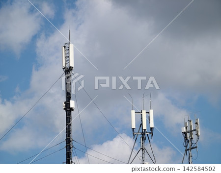 Telecommunication pylons with transmitters dominate moody blue gray scene depicting network resilience Telecommunication pylons with transmitters dominate moody blue gray scene depicting network resilience 142584502