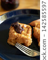 French toast, French toasts, being cooked 142585597