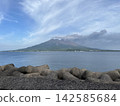 從防波堤上望去，金古灣和櫻島籠罩在雲霧之中。 142585684