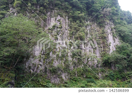 The Manai Falls in Takachiho Gorge and the surrounding scenery The Manai Falls in Takachiho Gorge and the surrounding scenery 142586899