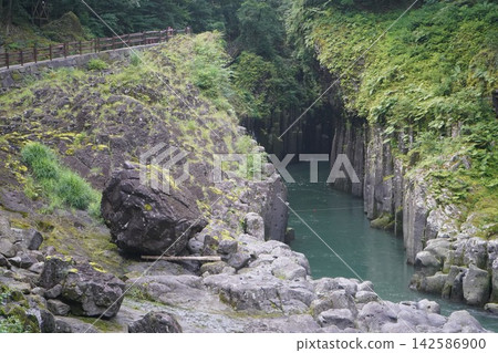 The Manai Falls in Takachiho Gorge and the surrounding scenery The Manai Falls in Takachiho Gorge and the surrounding scenery 142586900