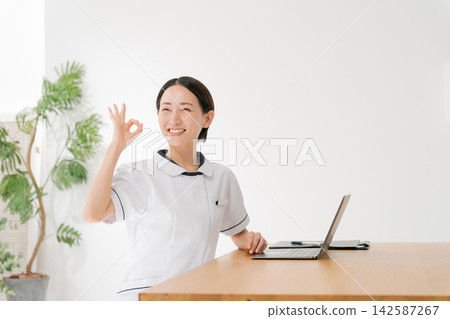 美容院的女職工 美容院的女職工 142587267