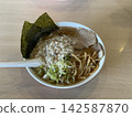 Homemade garlic soy sauce ramen 142587870