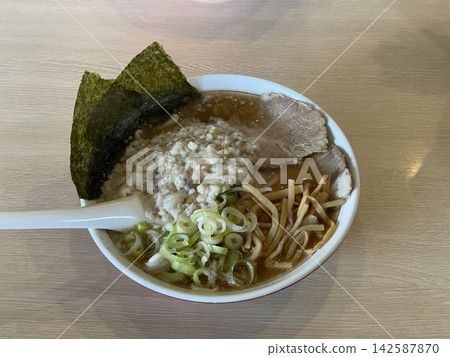 Homemade garlic soy sauce ramen Homemade garlic soy sauce ramen 142587870