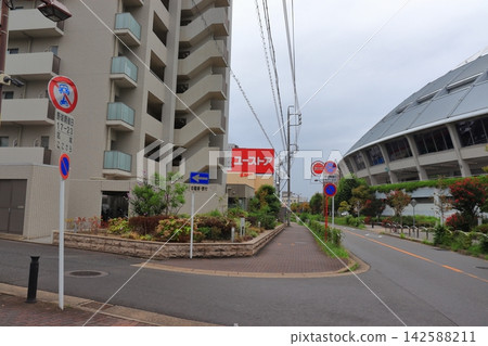Traffic regulation signs around the event venue (Nagoya Dome) Traffic regulation signs around the event venue (Nagoya Dome) 142588211