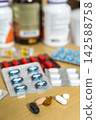 medicine, home, table 142588758