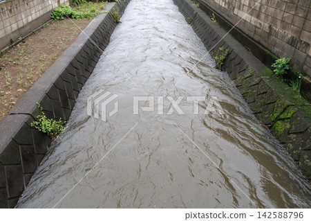 Rising the river Rising the river 142588796