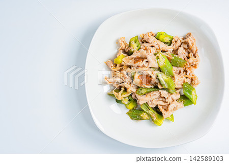 Stir-fried okra and pork with pickled plum paste Stir-fried okra and pork with pickled plum paste 142589103