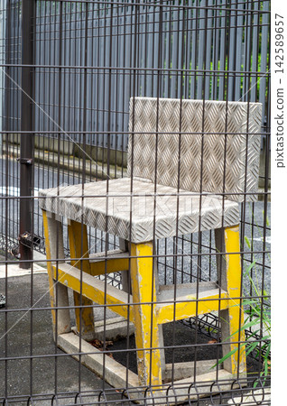 Is this a chair? Is this a chair? 142589657