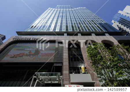 從東京新宿區歌舞伎町一丁目電影城廣場看到的東急歌舞伎町塔 從東京新宿區歌舞伎町一丁目電影城廣場看到的東急歌舞伎町塔 142589957