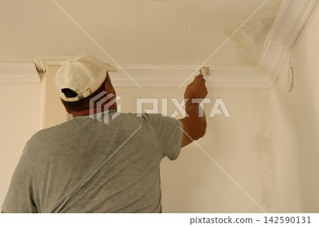 worker applying plaster on the wall worker applying plaster on the wall 142590131