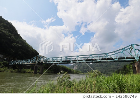 岡山縣總社市原町水內橋,橫跨水內川河床的水內橋 岡山縣總社市原町水內橋,橫跨水內川河床的水內橋 142590749