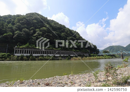 岡山縣總社市原町水內橋,橫跨水內川河床的水內橋 岡山縣總社市原町水內橋,橫跨水內川河床的水內橋 142590750