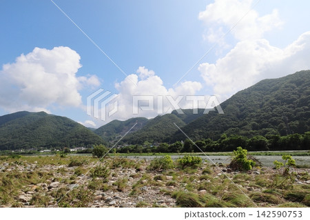 岡山縣原總社市最大的河床之一水內河原 岡山縣原總社市最大的河床之一水內河原 142590753