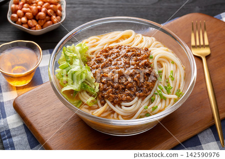chinese Rice Noodles with Savory Minced Pork Sauce, Traditional Yunnan Zajiang Mixian Bowl 142590976