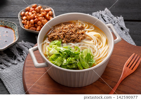 chinese Rice Noodles with Savory Minced Pork Sauce, Traditional Yunnan Zajiang Mixian Bowl chinese Rice Noodles with Savory Minced Pork Sauce, Traditional Yunnan Zajiang Mixian Bowl 142590977