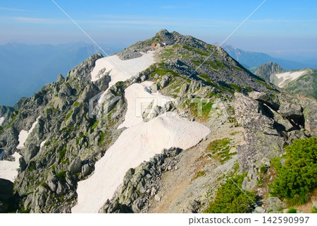 Mount Ōnanji as seen from near Tateyama and Fujino-Oritate in the Northern Alps. 142590997